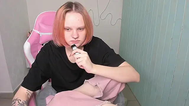 Elieiza xo online show from October 14, 8:59 am