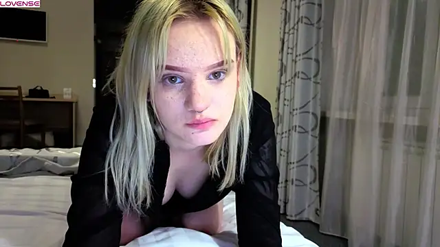 Elieiza xo online show from May 26, 5:20 pm