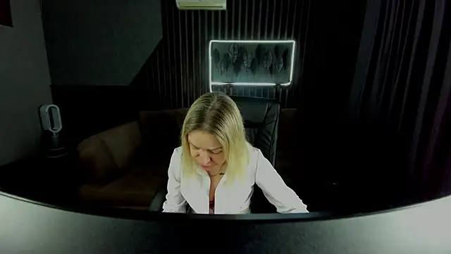 Anna Snows online show from December 14, 6:30 am