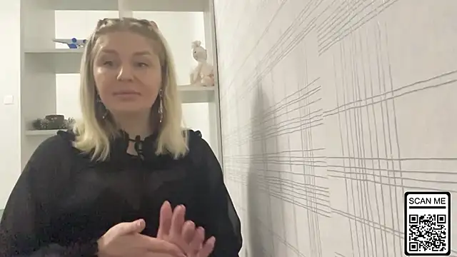 Blondie xoxoxo online show from November 6, 9:10 am