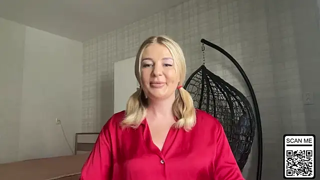 Snapshot of Blondie_xoxoxo chatting on June 25, 12:31 pm Blondie xoxoxo online show from June 25, 12:31 pm