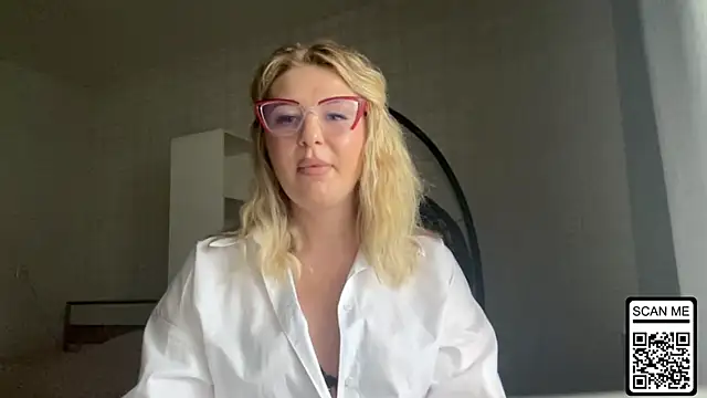 Snapshot of Blondie_xoxoxo chatting on June 26, 10:52 am Blondie xoxoxo online show from June 26, 10:52 am