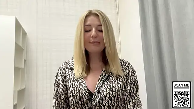 Snapshot of Blondie_xoxoxo chatting on June 26, 10:58 pm Blondie xoxoxo online show from June 26, 10:58 pm