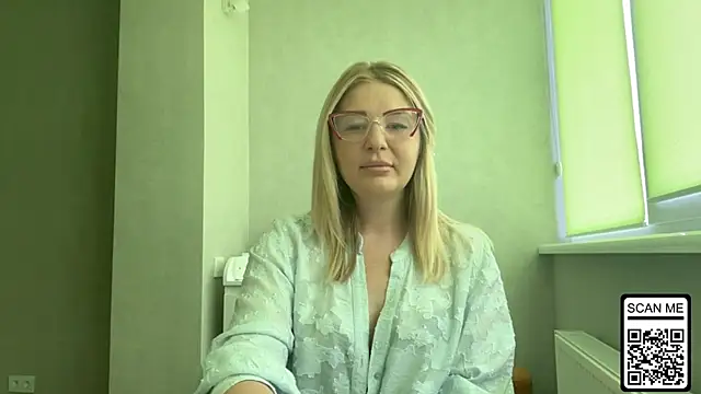 Snapshot of Blondie_xoxoxo chatting on July 10, 10:29 am Blondie xoxoxo online show from July 10, 10:29 am