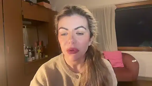 Snapshot of princess17 chatting on March 2, 8:59 pm princess17 online show from March 2, 8:59 pm