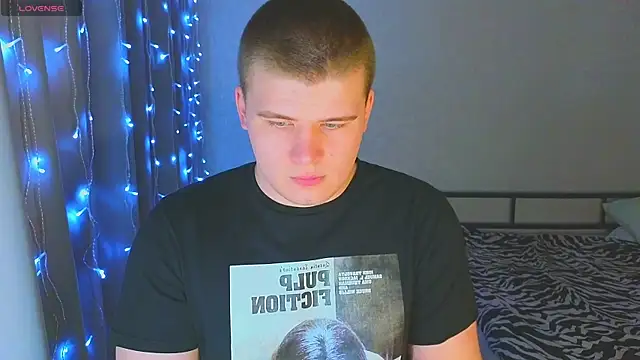 kittenmurr online show from December 15, 10:58 pm