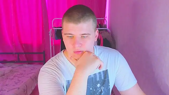 kittenmurr online show from February 9, 7:34 am