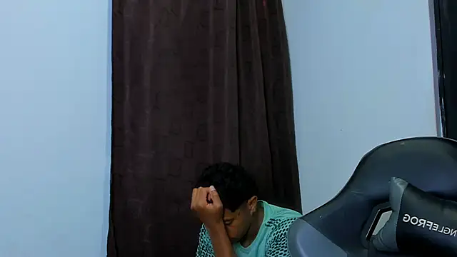 violet and myers online show from April 4, 6:38 pm