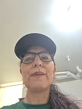 Snapshot of swity_foster chatting on May 20, 6:25 pm swity foster online show from May 20, 6:25 pm