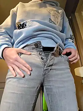 Snapshot of Trekkerboi chatting on October 26, 2:01 pm Trekkerboi online show from October 26, 2:01 pm