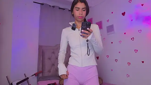 BrunetteAdams001 online show from March 25, 9:37 am