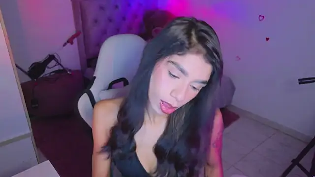BrunetteAdams001 online show from May 29, 4:54 am