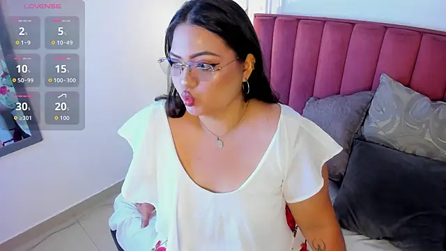 Tessa Sinclaire online show from October 1, 8:15 pm