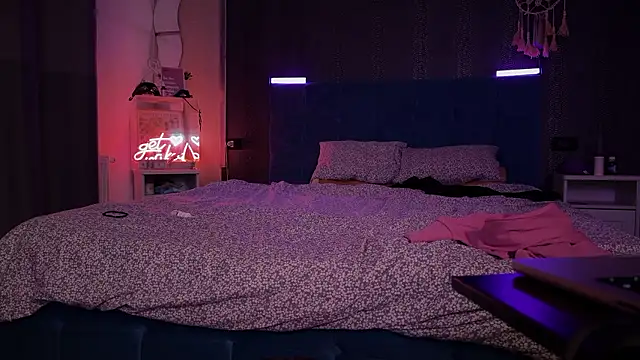 Secret Lovers1 online show from January 14, 8:36 pm