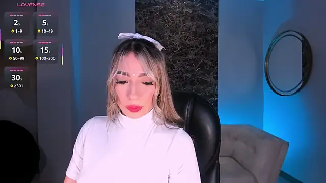 LizzCooper online show from November 12, 4:02 am