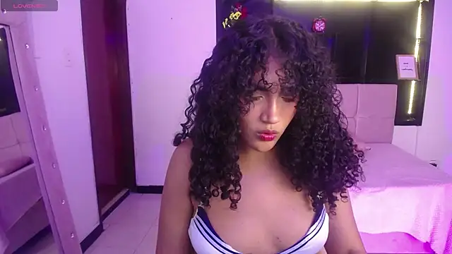 Snapshot of emiily_smith1 chatting on October 4, 9:46 pm emiily smith1 online show from October 4, 9:46 pm