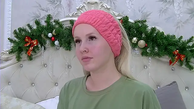 EllieFrosty  online show from December 14, 2:11 pm