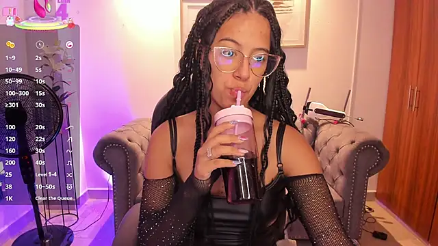 Snapshot of raven_stonee chatting on November 1, 3:30 am raven stonee online show from November 1, 3:30 am