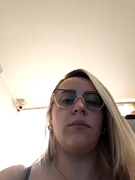 CurvyLust x online show from October 27, 3:05 pm