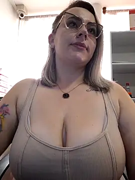 CurvyLust x online show from December 4, 1:42 pm