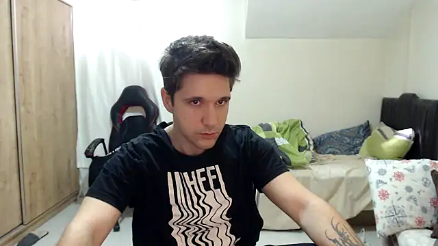 Snapshot of 2handsomemann chatting on September 17, 1:24 pm 2handsomemann online show from September 17, 1:24 pm