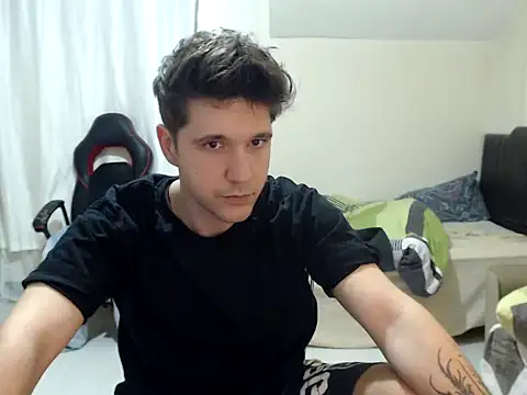 Snapshot of 2handsomemann chatting on October 4, 8:51 pm 2handsomemann online show from October 4, 8:51 pm