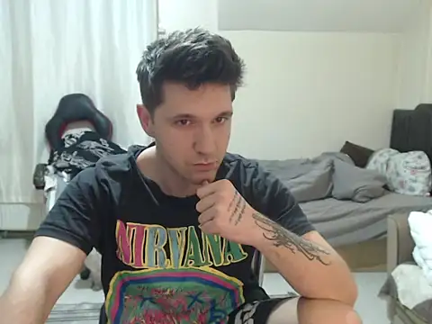 Snapshot of 2handsomemann chatting on April 8, 7:14 pm 2handsomemann online show from April 8, 7:14 pm