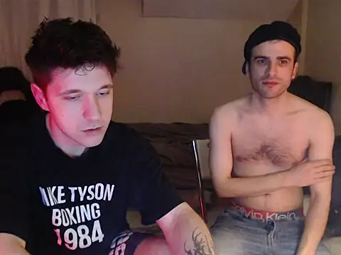 Snapshot of 2handsomemann chatting on April 15, 8:20 pm 2handsomemann online show from April 15, 8:20 pm