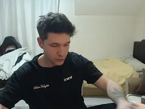 Snapshot of 2handsomemann chatting on May 1, 10:03 pm 2handsomemann online show from May 1, 10:03 pm