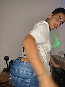 Snapshot of Juann-cock chatting on January 15, 5:01 am Juann-cock online show from January 15, 5:01 am