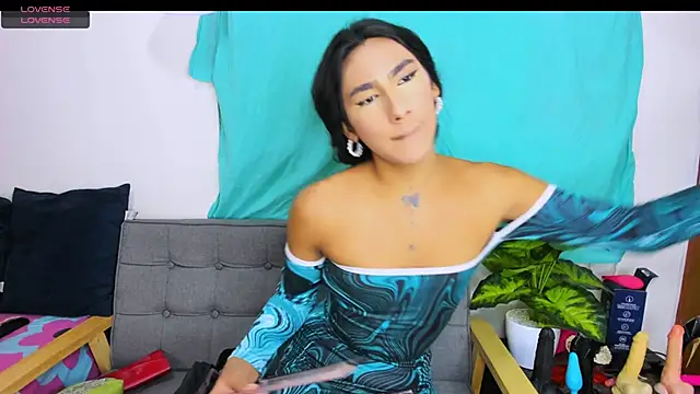 zou quira online show from November 10, 12:42 am