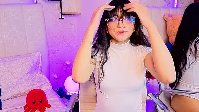 Snapshot of VioletxBloom chatting on January 16, 7:29 pm VioletxBloom online show from January 16, 7:29 pm