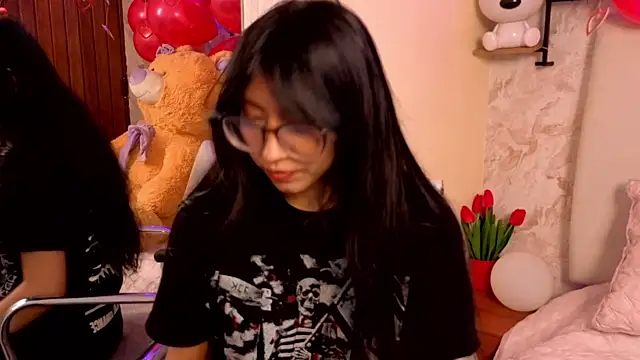 Snapshot of VioletxBloom chatting on February 11, 7:41 pm VioletxBloom online show from February 11, 7:41 pm