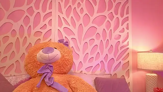 Snapshot of VioletxBloom chatting on February 20, 8:31 pm VioletxBloom online show from February 20, 8:31 pm