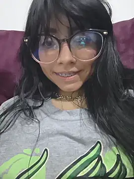 Snapshot of VioletxBloom chatting on February 25, 12:53 am VioletxBloom online show from February 25, 12:53 am