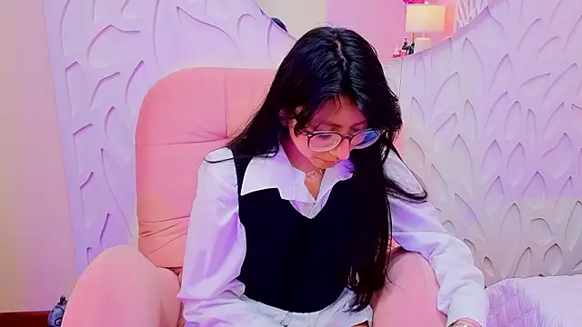 Snapshot of VioletxBloom chatting on February 25, 7:45 pm VioletxBloom online show from February 25, 7:45 pm