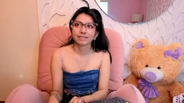 VioletxBloom online show from April 7, 12:05 pm