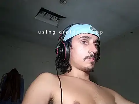 Snapshot of papito20cm chatting on December 23, 1:36 am papito20cm online show from December 23, 1:36 am