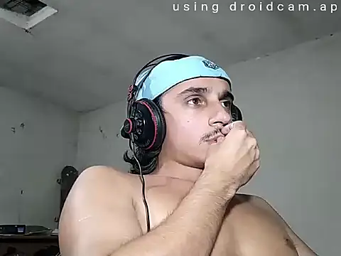 Snapshot of papito20cm chatting on January 12, 12:27 am papito20cm online show from January 12, 12:27 am