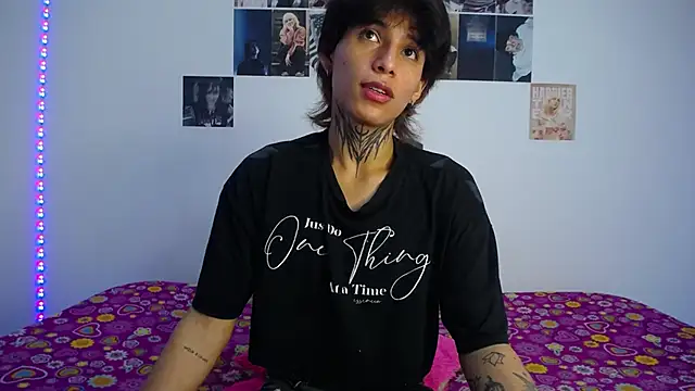 Snapshot of bellamy_095 chatting on February 7, 2:21 pm bellamy 095 online show from February 7, 2:21 pm