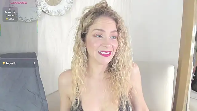 Velora   online show from November 3, 3:41 am