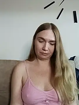 KisaVixen online show from April 10, 5:39 pm