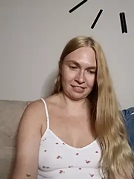 KisaVixen online show from July 17, 9:30 pm