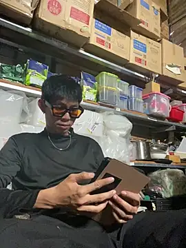 Snapshot of linh21107 chatting on November 5, 6:24 am linh21107 online show from November 5, 6:24 am