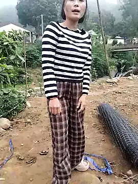 linda bae00 online show from October 31, 1:39 am