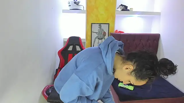 alison moon7 online show from December 19, 1:40 pm