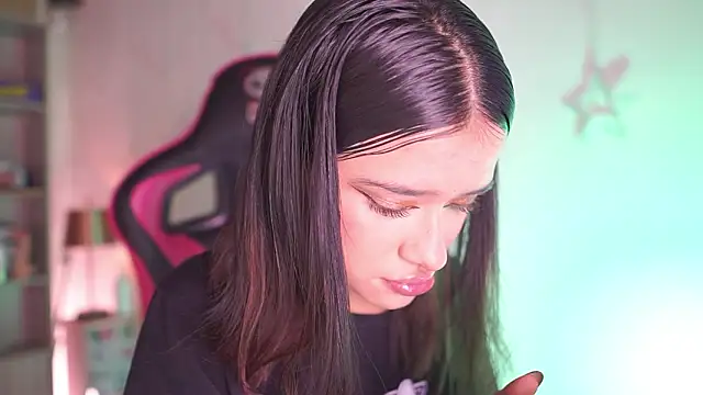 Snapshot of Lana_Dreams_ chatting on February 19, 12:28 am Lana Dreams online show from February 19, 12:28 am