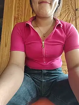Snapshot of phungtiti chatting on July 13, 1:19 am phungtiti online show from July 13, 1:19 am