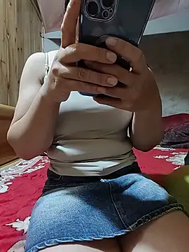 Snapshot of phungtiti chatting on July 24, 2:15 pm phungtiti online show from July 24, 2:15 pm