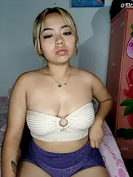 Snapshot of Emily__Hott chatting on September 18, 3:30 am Emily  Hott online show from September 18, 3:30 am